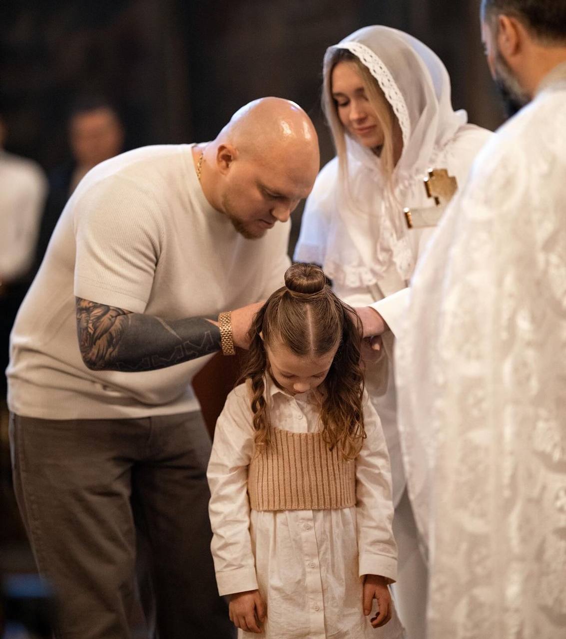 Украинская блогерша-миллионница окрестила сына: трогательные фото таинства